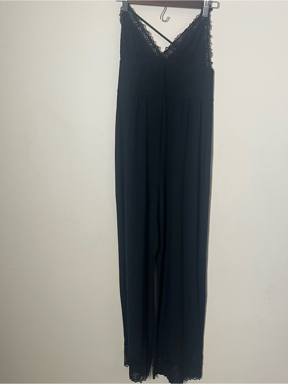 Victoria’s Secret Women’s Black V~Neck Lace Trim Sexy Sleep Jumpsuit Sz S - Picture 2 of 12